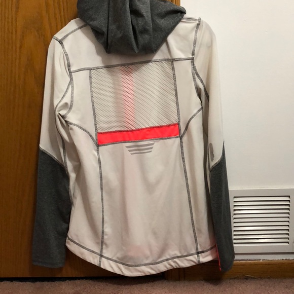 Barely used buckle athletic zip up jacket! - Picture 4 of 4